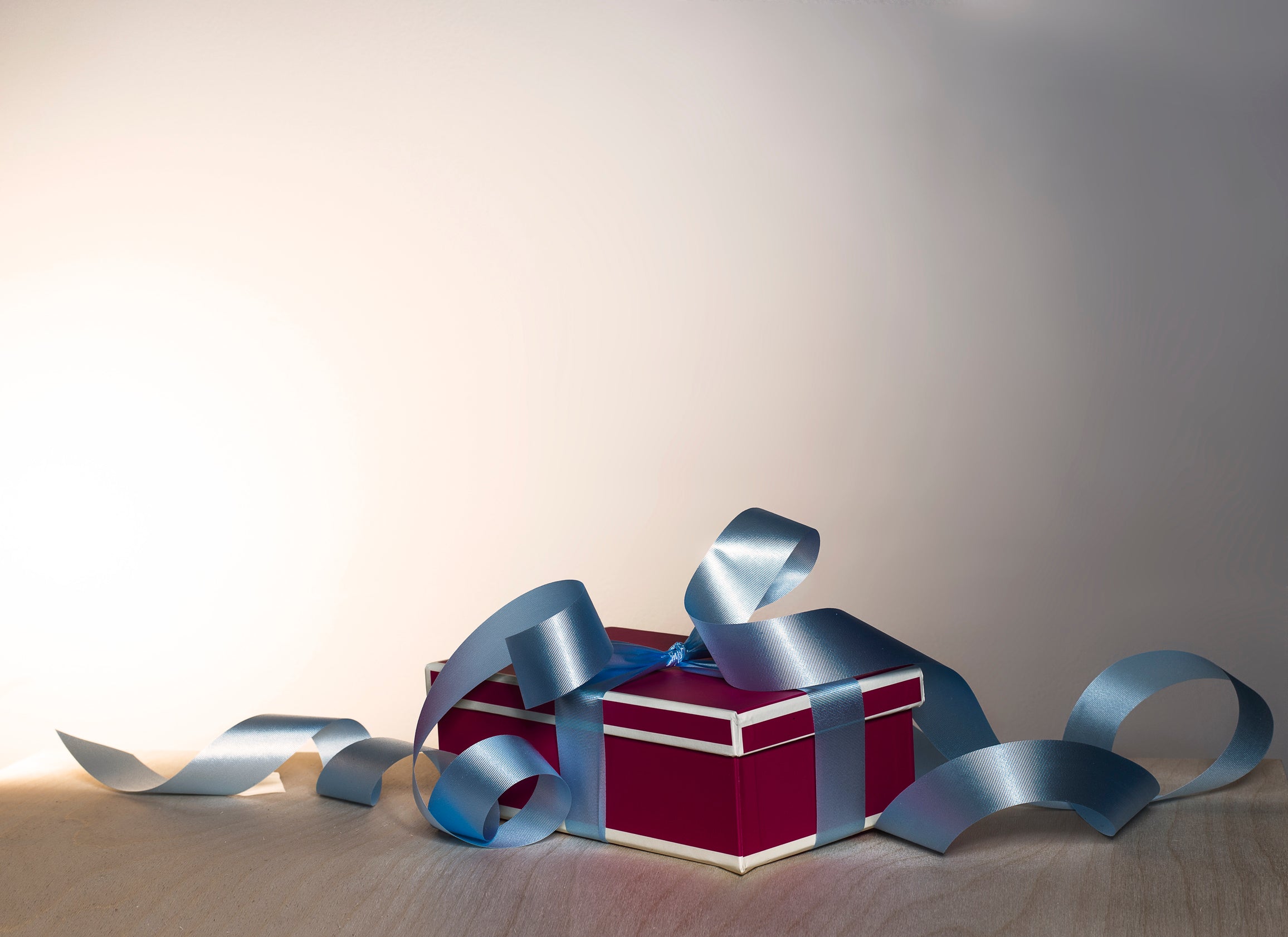 gift-box-curly-ribbon.jpg